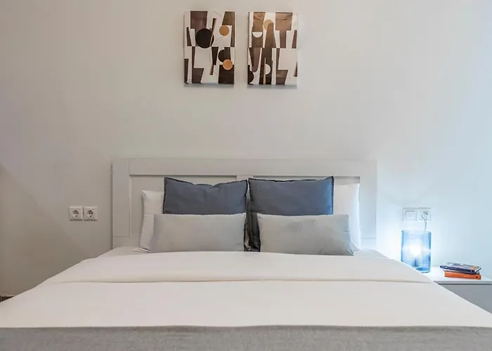 Phaedrus Living: City Center Executive Flat Stadiou