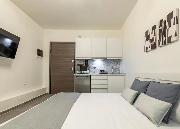 Phaedrus Living: City Center Executive Flat Stadiou