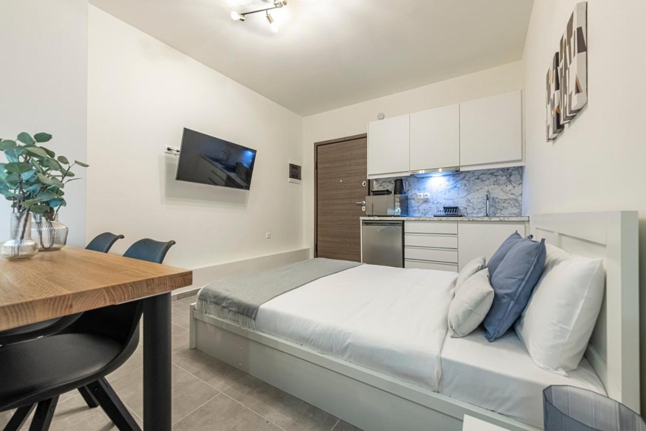 Phaedrus Living: Center Executive Flat Stadiou *