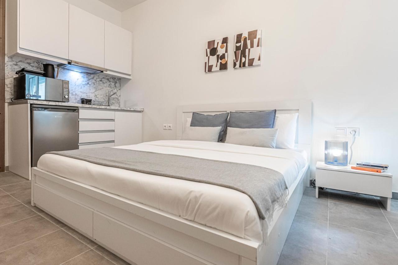Phaedrus Living: Center Executive Flat Stadiou *
