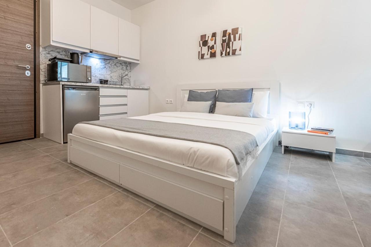 Phaedrus Living: Center Executive Flat Stadiou *